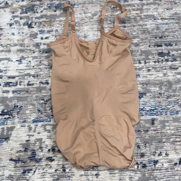 SKIMS SCULPTING BODYSUIT W. SNAPS - Picture 4 of 5
